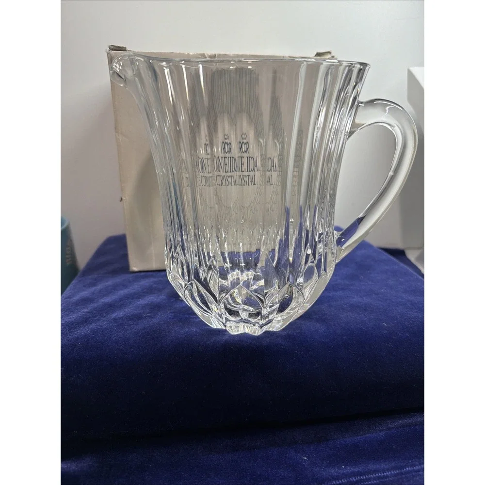 RCR Laurus Crystal Pitcher Italy Leaves Vines Water Tea Beverages